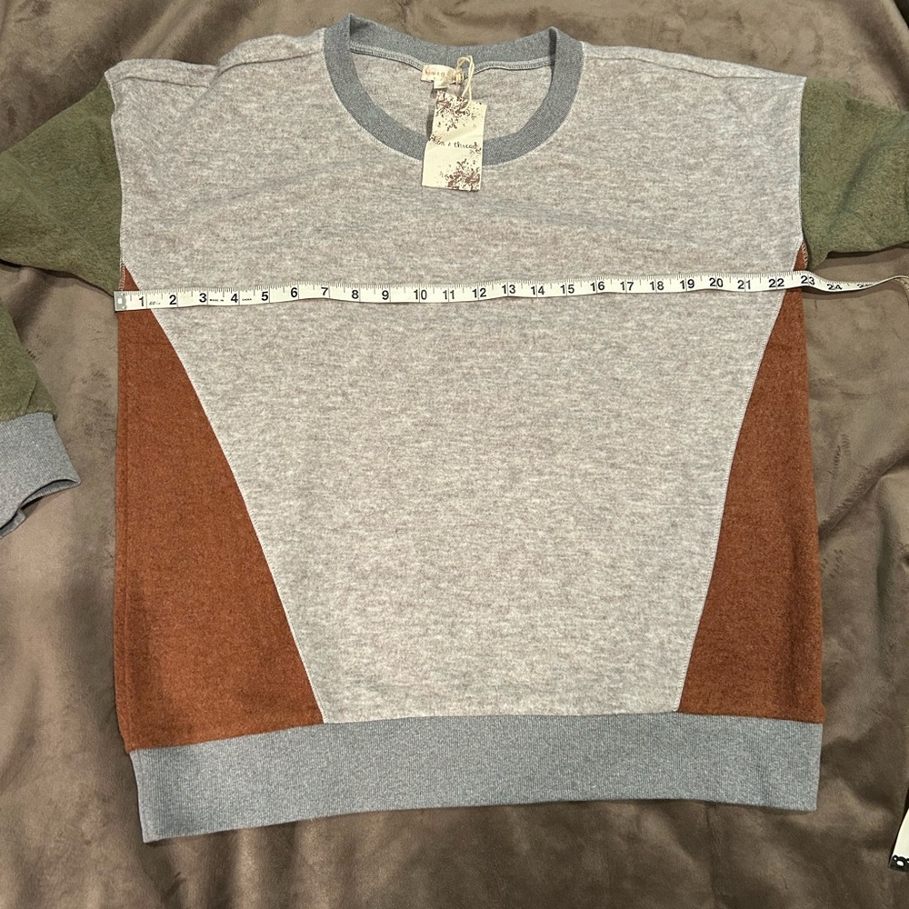 Hem & Thread Color Block Sweater - Picture 4 of 8
